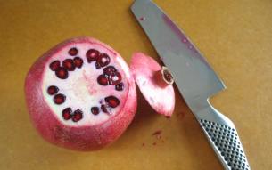 How to clean pomegranate
